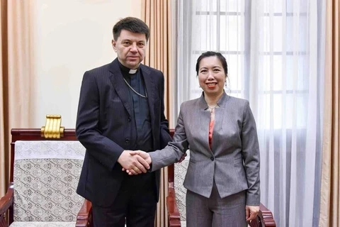 Thứ trưởng Ngoại giao Lê Thị Thu Hằng tiếp Đại diện Thường trú Tòa thánh Vatican tại Việt Nam.