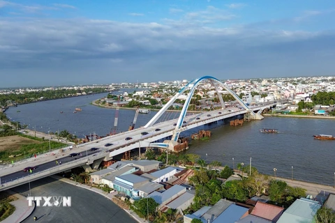 Cầu Trần Hoàng Na nối 2 quận Ninh Kiều và Cái Răng. (Ảnh: Thanh Liêm/TTXVN)