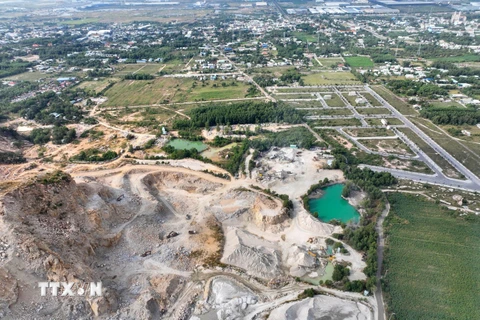 Một điểm mỏ khai thác đá xây dựng tại khu vực Núi Ông Trịnh, phường Phước Hòa, thị xã Phú Mỹ (Bà Rịa-Vũng Tàu). (Ảnh: Hoàng Nhị/TTXVN)