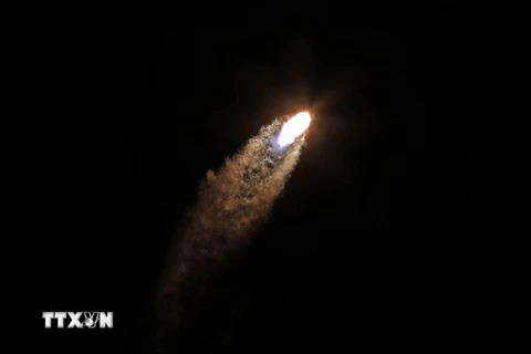 Tên lửa Falcon 9 mang theo tàu đổ bộ Odysseus được phóng từ Trung tâm vũ trụ Kennedy ở bang Florida, Mỹ ngày 15/2/2024. (Ảnh: AFP/TTXVN)