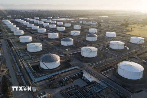 Cơ sở dự trữ dầu thô của Mỹ tại Carson, bang California. (Ảnh: AFP/TTXVN)