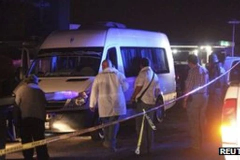 Nhiên viên y tế có mặt tại hiện trường một vụ tai nạn ở Mexico. (Nguồn: Reuters)