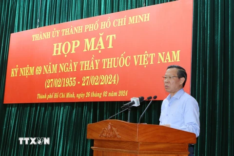 Chủ tịch UBND Thành phố Hồ Chí Minh Phan Văn Mãi phát biểu tại tại buổi họp mặt. (Ảnh: Thanh Vũ/TTXVN)