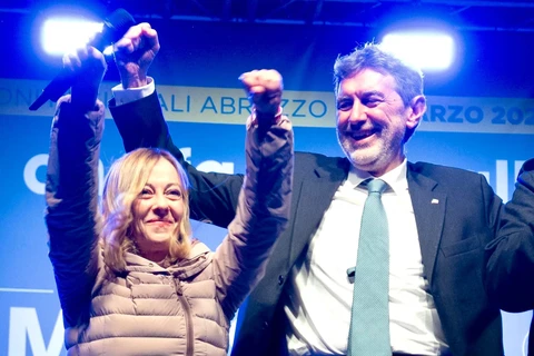 Đảng FdI của Thủ tướng Meloni (trái) đã giành được khoảng 24% số phiếu bầu ở vùng Abruzzo. (Nguồn: sky)