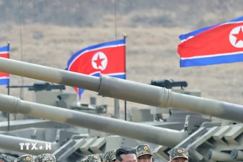 Nhà lãnh đạo Triều Tiên chỉ đạo cuộc tập trận xe tăng