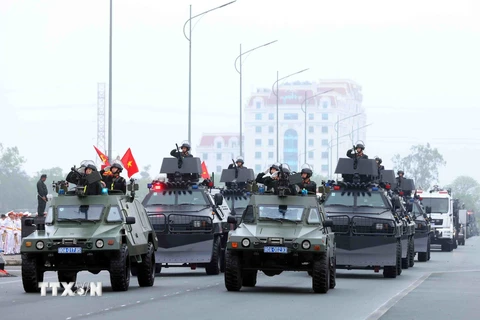 Khối xe chiến đấu đặc chủng của lực lượng Cảnh sát Cơ động tham gia diễu binh tại buổi tổng duyệt. (Ảnh: Phạm Kiên/TTXVN)