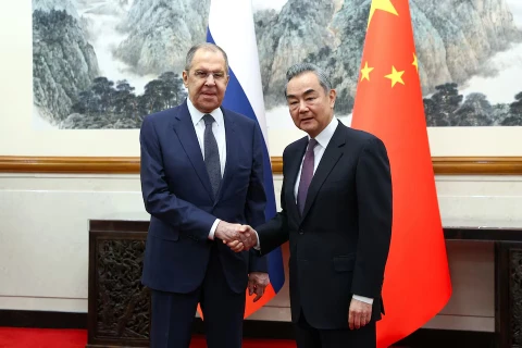 Ngoại trưởng Nga Sergey Lavrov và người đồng cấp Trung Quốc Vương Nghị. (Nguồn: Reuters)
