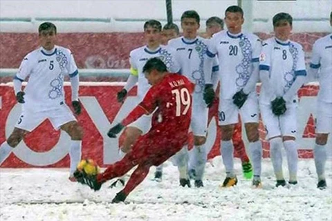 Siêu phẩm 'Cầu vồng tuyết' được Quang Hải thực hiện vào lưới U23 Uzbekistan ở giải U23 châu Á 2018.