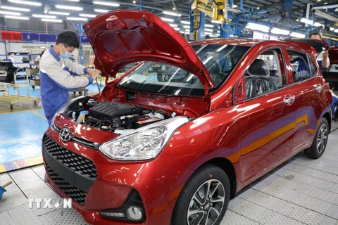 Dây chuyền sản xuất ô tô của Hyundai Thành Công. (Ảnh: Đức Phương/TTXVN)