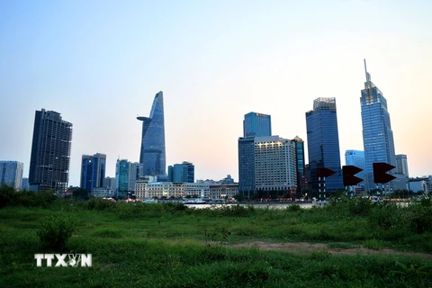 Khu vực ven Sông Sài Gòn phía Khu Đô thị Thủ Thiêm (Thành phố Hồ Chí Minh). (Ảnh: Hồng Đạt/TTXVN)