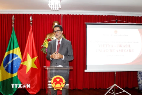 Thứ trưởng Ngoại giao Eduardo Paes Saboia phát biểu tại buổi Gặp gỡ Hữu nghị Việt Nam/Brazil. (Ảnh do Đại sứ quán Việt Nam tại Brazil cung cấp)