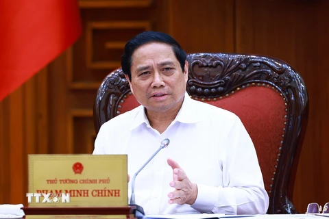Thủ tướng Phạm Minh Chính chủ trì cuộc họp tháo gỡ khó khăn, thúc đẩy phát triển nhà ở xã hội. (Ảnh: Dương Giang/TTXVN)