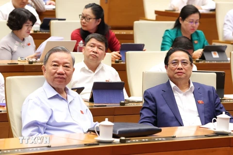 Chủ tịch nước Tô Lâm và Thủ tướng Phạm Minh Chính dự phiên họp. (Ảnh: Văn Điệp/TTXVN)