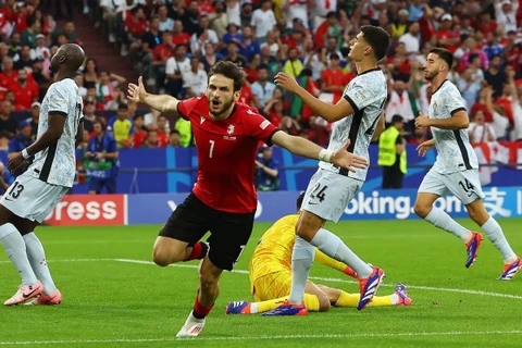 Kvaratskhelia cùng đồng đội thắng sốc Bồ Đào Nha. (Nguồn: Reuters)