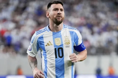 Messi sút hỏng luân lưu khiến Argentina nhọc nhằn vào bán kết. (Nguồn: Getty Images)