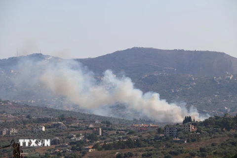 Khói bốc lên sau cuộc tấn công của Israel xuống Kafr Kila, Liban, ngày 29/7/2024. (Ảnh: THX/TTXVN)