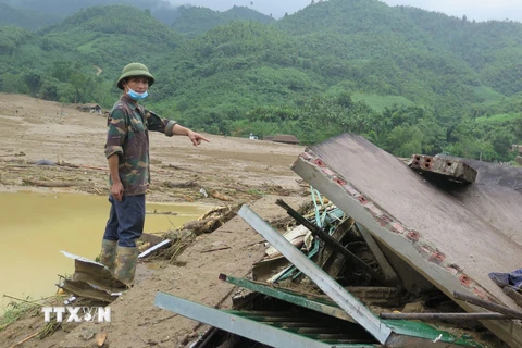 Căn nhà bị đổ sập sau lũ dữ tại Thôn làng Nủ, xã Phúc Khánh. (Ảnh: Hồng Ninh/TTXVN)