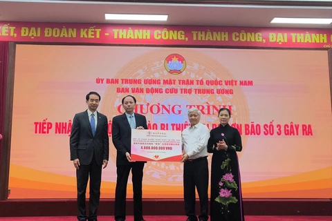 4 tỷ đồng được trao tặng tại thành phố Hà Nội vào ngày 20/9/2024. (Nguồn: Hiệp hội doanh nghiệp Trung Quốc tại Việt Nam)