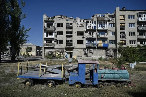 Tòa nhà bị hư hại ở thành phố Pokrovsk. (Nguồn: AFP)