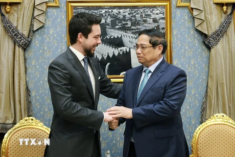 Thủ tướng Phạm Minh Chính gặp Hoàng Thái tử Jordan Al Hussein Bin Abdullah II. (Ảnh: Dương Giang/TTXVN)