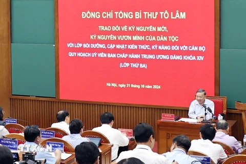 Tổng Bí thư Tô Lâm trao đổi với các học viên cán bộ quy hoạch Ủy viên Trung ương Đảng khóa 14 về kỷ nguyên mới, kỷ nguyên vươn mình của dân tộc. (Ảnh: Thống Nhất/TTXVN)