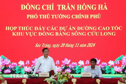 Phó Thủ tướng Trần Hồng Hà phát biểu tại buổi làm việc. (Ảnh: Trung Hiếu/TTXVN)