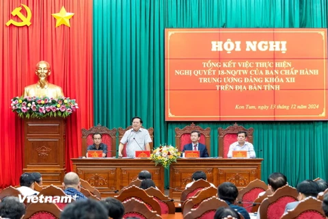 Ban Chấp hành Đảng bộ tỉnh tổ chức Hội nghị tổng kết thực hiện Nghị quyết số 18-NQ/TW để đánh giá kết quả thực hiện cũng như đề ra giải pháp tinh gọn bộ máy trong thời gian sắp tới. (Ảnh: Du Toán/Vietnam+)