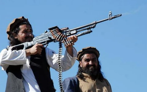 Thủ lĩnh Taliban tại Pakistan Hakimullah Mehsud (trái) bị tiêu diệt trong một cuộc không kích của Mỹ. (Nguồn: AFP)