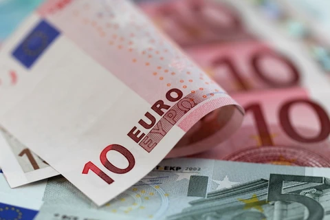 ECB hạ lãi suất, sức ép bán ra đè nặng lên đồng euro