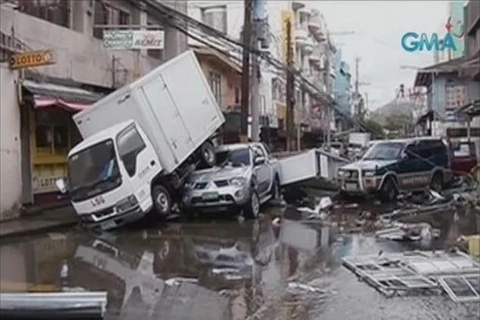 Video Philippines tiếp tục cứu trợ nạn nhân bão Haiyan