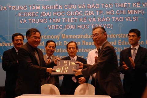 Dấu mốc hợp tác công nghiệp vi mạch Việt Nam-Nhật Bản