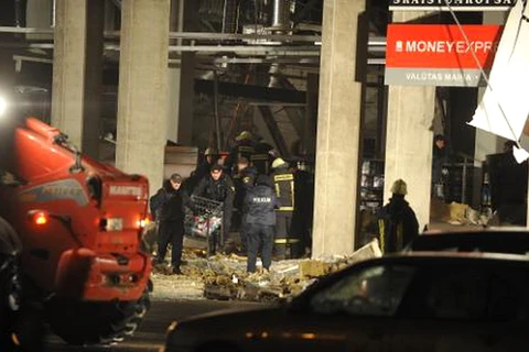 Video sập mái siêu thị làm ít nhất 6 người thiệt mạng