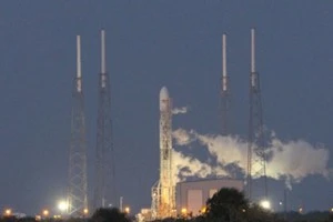 Video vụ phóng vệ tinh thương mại đầu tiên của SpaceX 