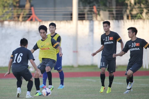 Ảnh U23 Việt Nam tập luyện trước trận "quyết chiến" với Lào