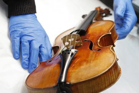 Bán đấu giá cây đàn violin cổ Stradivarius bị mất cắp