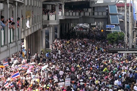 Video biểu tình rầm rộ ở Bangkok làm giao thông tê liệt