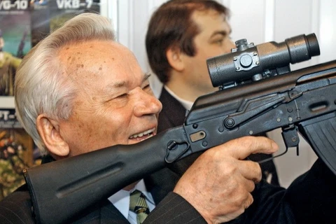 Chùm ảnh cuộc đời của "cha đẻ" súng AK-47 Kalashnikov