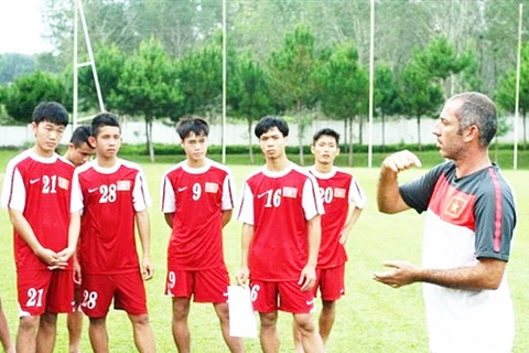 HLV U19 Việt Nam gắn bó lâu dài với Học viện HAGL