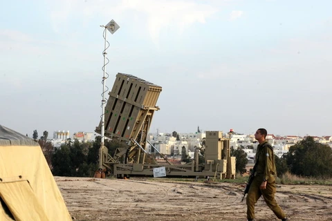 Không quân Israel mở cuộc không kích Dải Gaza