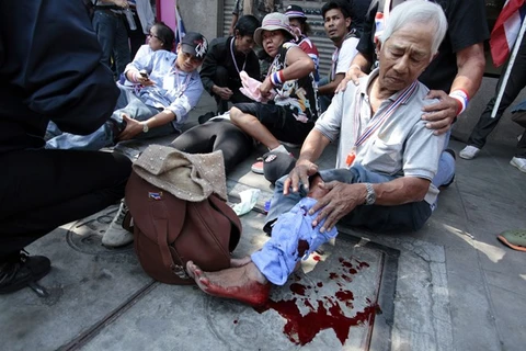 Video nhiều vụ nổ xảy ra ở khu vực người biểu tình Thái Lan