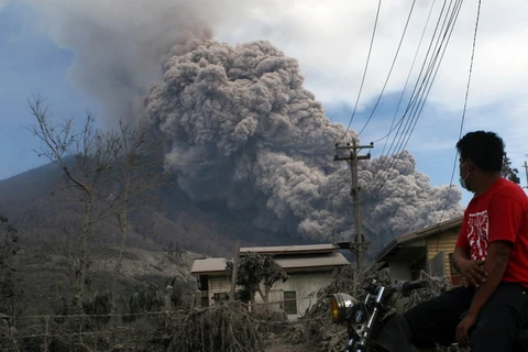 Núi lửa Sinabung tại Indonesia phun trào, 11 người chết