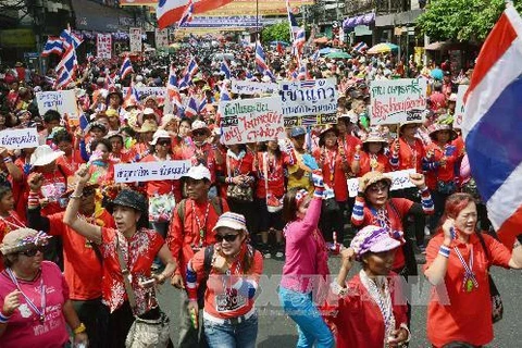 Video tòa án Thái Lan thông qua lệnh bắt thủ lĩnh biểu tình 