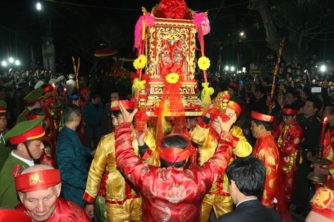 Không khí náo nức ở Lễ hội khai Ấn đền Trần 2014