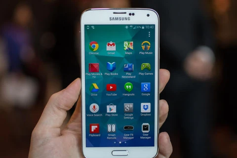 Samsung Galaxy S5 nhàm chán với vỏ nhựa truyền thống