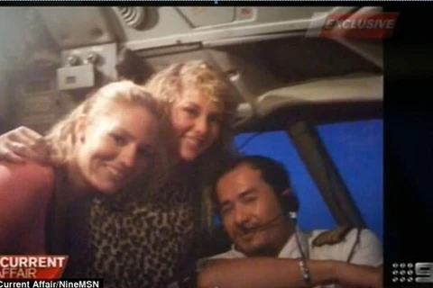 Cơ phó máy bay mất tích từng đưa 2 cô gái vào buồng lái