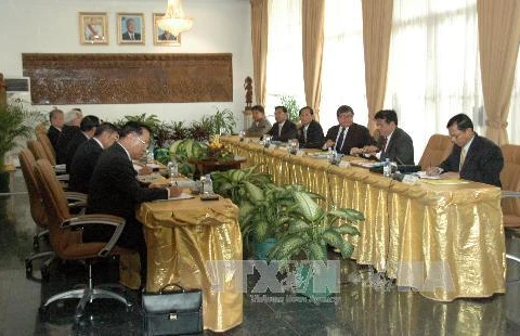 Ủy ban hỗn hợp hai đảng CPP và CNRP họp phiên thứ 2. (Ảnh: TTXVN)