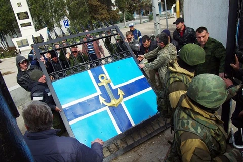 Bộ Quốc phòng Ukraine lên kế hoạch rút quân khỏi Crimea