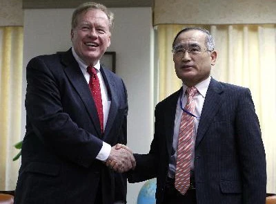Đặc phái viên Mỹ về nhân quyền Triều Tiên Robert King (trái) trong một chuyến thăm Hàn Quốc. (Nguồn: AFP/TTXVN)
