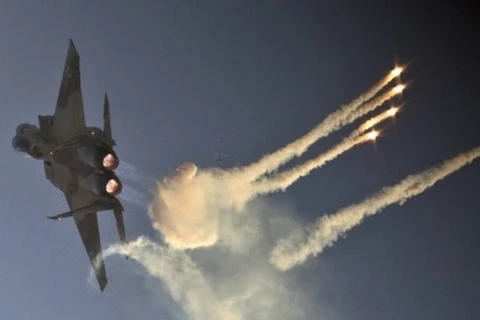 Máy bay Israel tấn công các mục tiêu tại Dải Gaza 