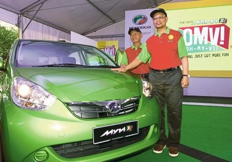 Chủ tịch hãng Perodua giới thiệu chiếc Myvi XT. (Nguồn:nst)